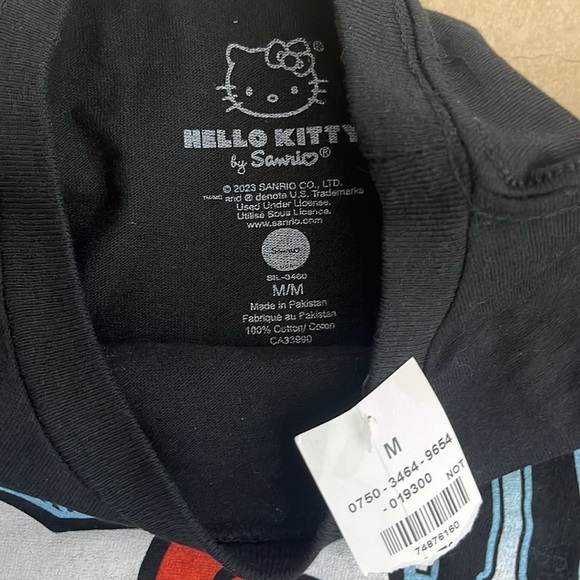 ⭐️ Hello Kitty black t-shirt- size medium - Picture 5 of 5
